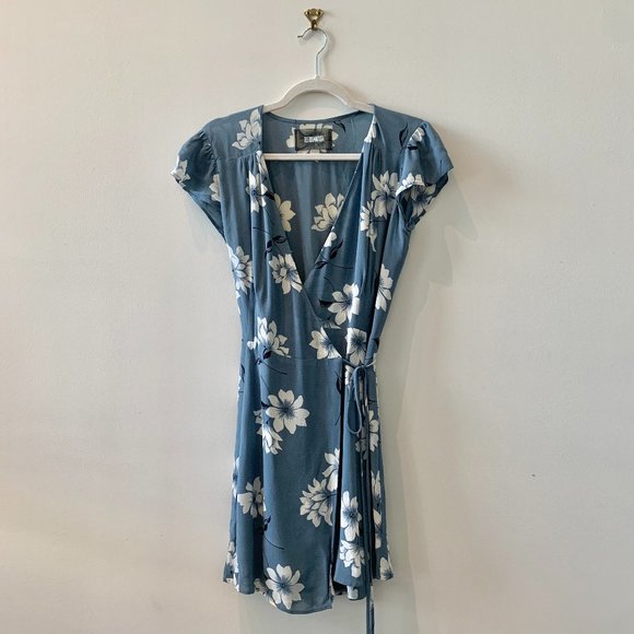 Reformation Dusty Blue Floral Wrap Mini Dress in Frederica Print - Picture 2 of 4